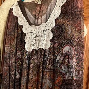 Beautiful open sleeved cape style shirt over brown camisole size large